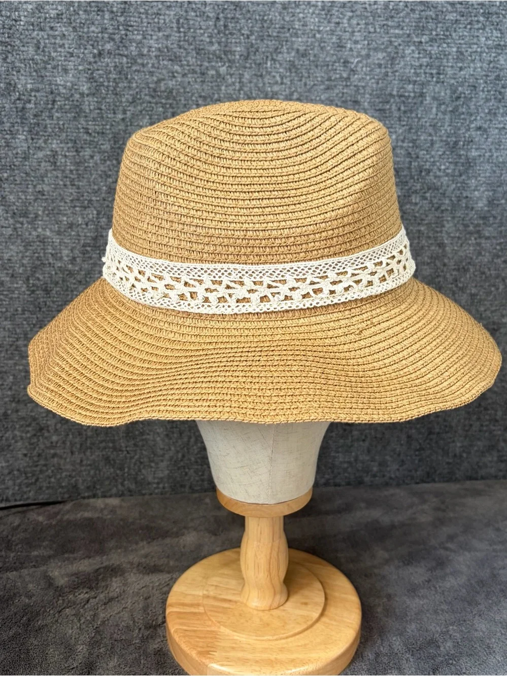 House of Harlow 1960 Tan Straw Fedora with Cream Crochet Band